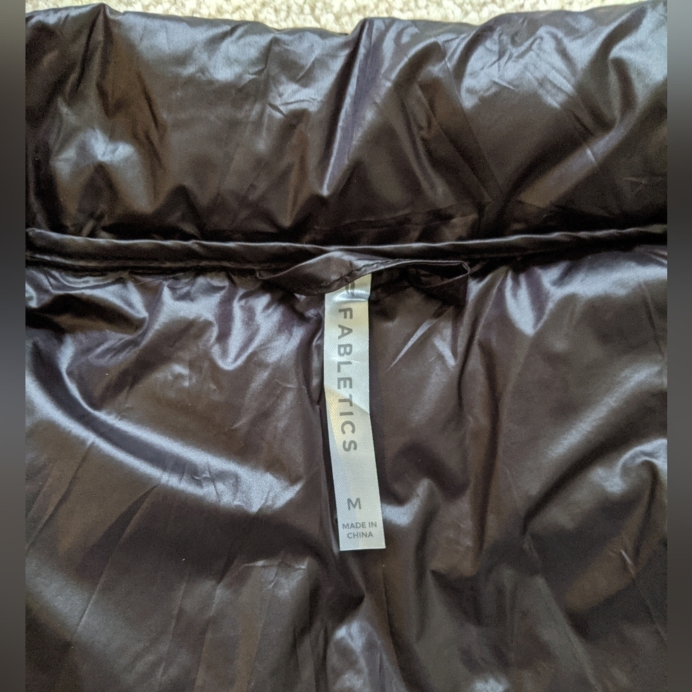 NWT Fabletics black puffer vest medium - Picture 5 of 7